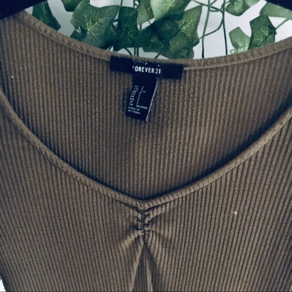 Forever 21 Olive Green V-Neck Long Sleeve Bodysuit with Double Clasp at Bottom - Picture 4 of 6